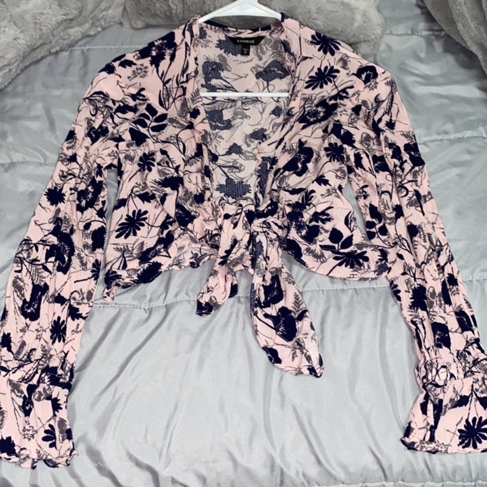 Express front tie top